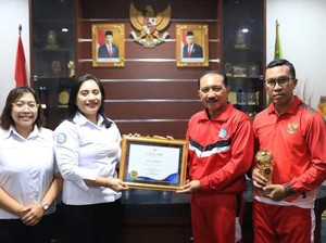 Pemkab Klungkung Kembali Raih UHC Award Kategori Utama