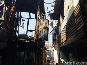 Penampakan Rumah-rumah di Manggarai Porak-poranda Usai Terbakar