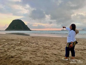 Tsunami Senyap di Pantai Pulau Merah