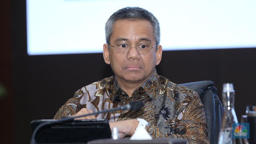 Wakil menteri Keuangan, Suahasil Nazara dalam Konferensi Pers APBN KITA di kantor Kementerian Keuangan, Jakarta, Selasa (13/8/2024). (CNBC Indonesia/Tri Susilo)