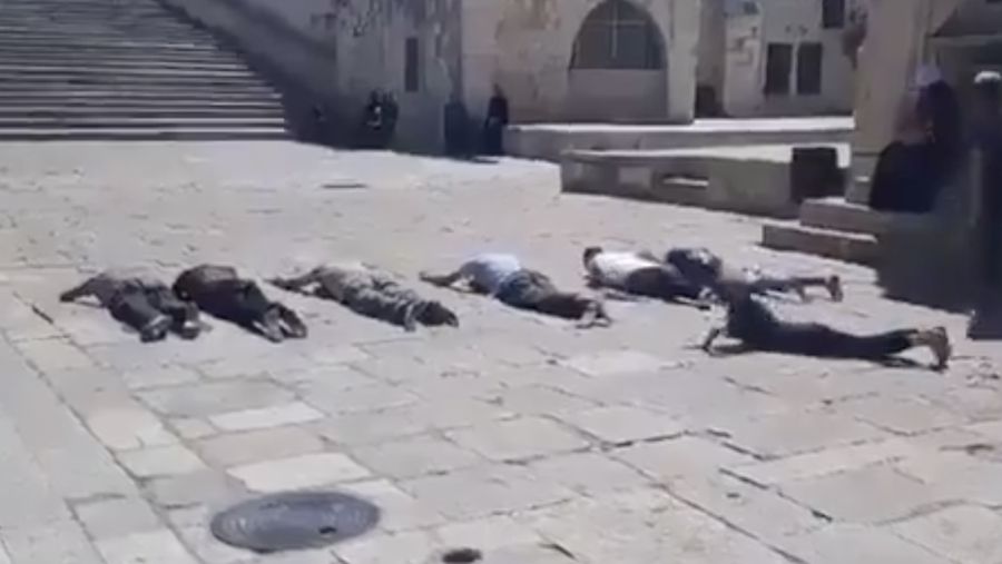 Lebih dari 2000 pemukim yang dipimpin oleh Itamar Ben Gvir menyerbu Al-Aqsa hari ini pada apa yang dikenal sebagai 