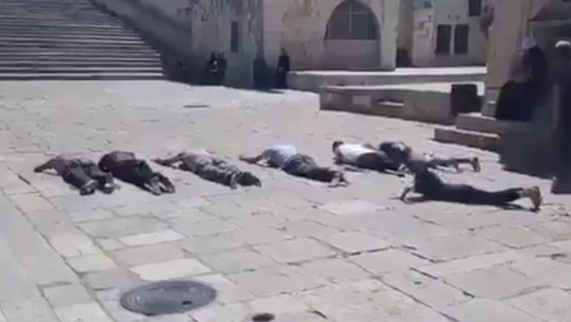 Lebih dari 2000 pemukim yang dipimpin oleh Itamar Ben Gvir menyerbu Al-Aqsa hari ini pada apa yang dikenal sebagai 