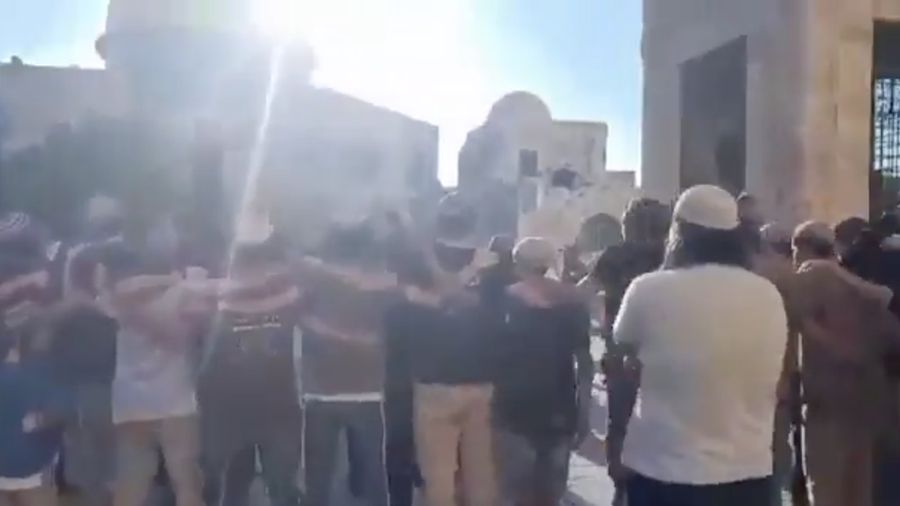 Lebih dari 2000 pemukim yang dipimpin oleh Itamar Ben Gvir menyerbu Al-Aqsa hari ini pada apa yang dikenal sebagai 