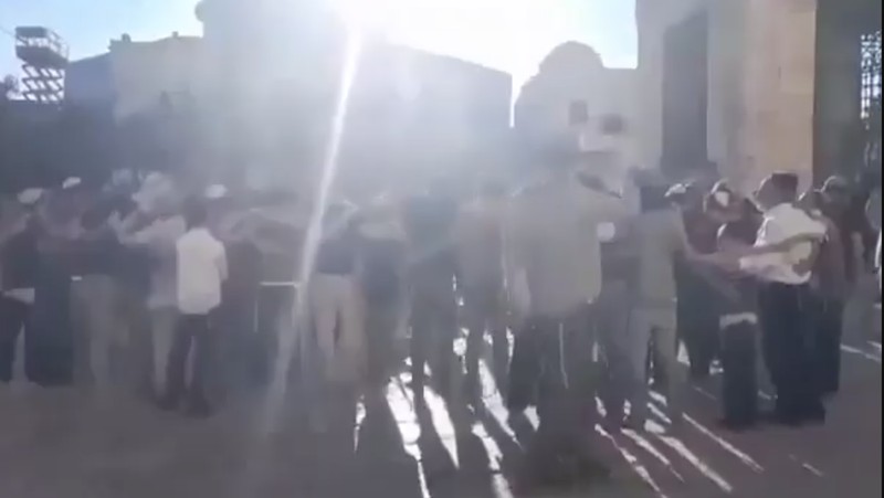 Lebih dari 2000 pemukim yang dipimpin oleh Itamar Ben Gvir menyerbu Al-Aqsa hari ini pada apa yang dikenal sebagai 