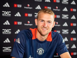 Aksi Matthijs de Ligt Saat Latihan Bikin Fans MU Antusias