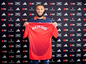 Setelah De Ligt, MU Resmikan Transfer Noussair Mazraoui