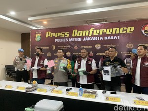 Terbongkar Penyelundupan 11 Kg Sabu dalam Sedan Modifan di Jakbar