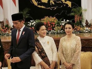 Jokowi Anugerahi Pimpinan DPD Sultan Najamudin Tanda Bintang Mahaputera