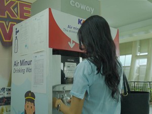 Penumpang LRT Jabodebek Bisa Isi Ulang Air Minum Gratis di Stasiun!