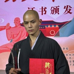 Qiu Feng, Biksu Terganteng asal China Meninggal dalam Kecelakaan