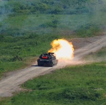 Potret Helikopter Militer AS Lepaskan Tembakan di Perbatasan Korea
