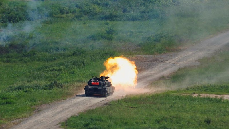 A U.S. M1A2 Abrams battle tank fires during a live-fire drill of U.S. Army's 1st Armored Brigade Combat Team, 1st Armored Division at the Rodriguez Live Fire Complex, in Pocheon, South Korea, August 14, 2024. REUTERS/Kim Soo-hyeon