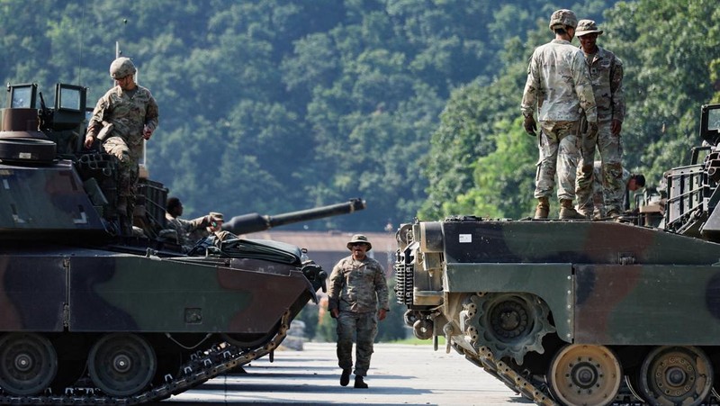 A U.S. M1A2 Abrams battle tank fires during a live-fire drill of U.S. Army's 1st Armored Brigade Combat Team, 1st Armored Division at the Rodriguez Live Fire Complex, in Pocheon, South Korea, August 14, 2024. REUTERS/Kim Soo-hyeon
