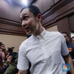 Ditanya Soal Sandra Dewi, Harvey Moies Bungkam di Sidang Timah