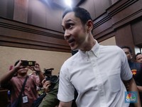 Ditanya Soal Sandra Dewi, Harvey Moies Bungkam di Sidang Timah