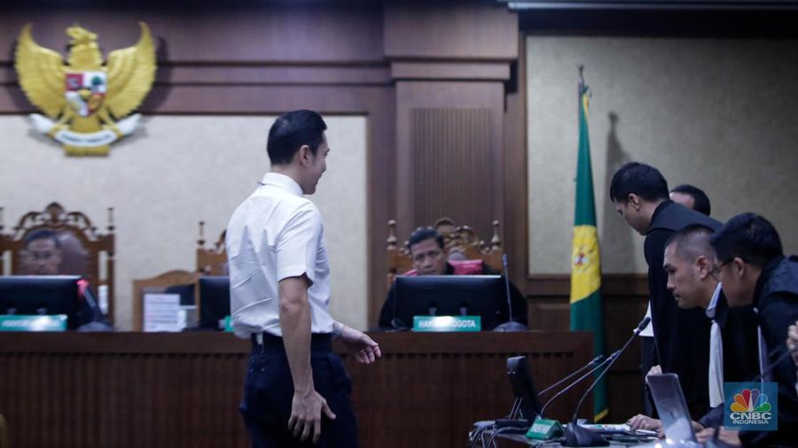 Terdakwa kasus dugaan korupsi pengelolaan tata niaga komoditas timah Harvey Moeis mengikuti sidang perdana di Pengadilan Tipikor, Jakarta, Rabu (14/8/2024). (²©²ÊÍøÕ¾/Faisal Rahman)
