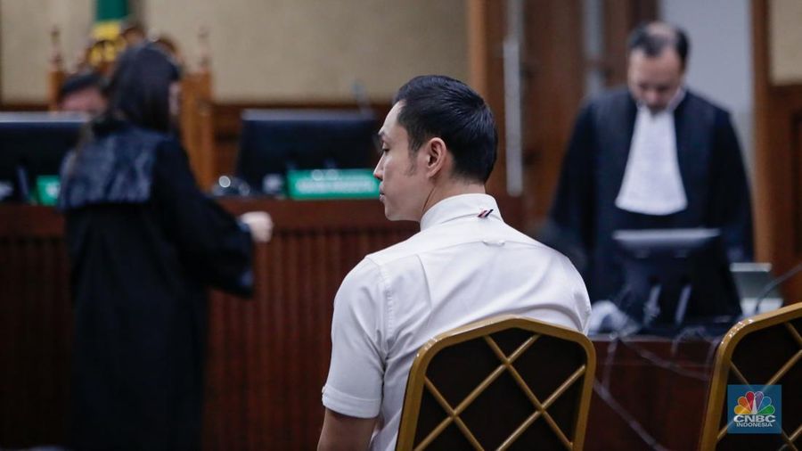 Terdakwa kasus dugaan korupsi pengelolaan tata niaga komoditas timah Harvey Moeis mengikuti sidang perdana di Pengadilan Tipikor, Jakarta, Rabu (14/8/2024). (²©²ÊÍøÕ¾/Faisal Rahman)