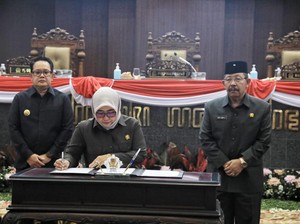Perda soal Kawasan Tanpa Rokok hingga RUED di Jatim Disahkan