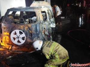 Toyota Rush Hangus Terbakar di Trucuk Klaten Diduga gegara Korsleting