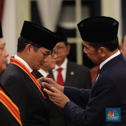 Sandiaga Uno Dianugerahi Bintang Mahaputera Utama dari Presiden Jokowi