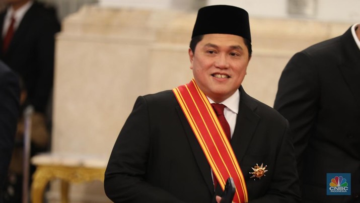 Menteri BUMN Erick Thohir dalam acara upacara penganugerahan tanda kehormatan Republik Indonesia, Istana Negara, (14/8/2024). (CNBC Indonesia/Tri Susilo)