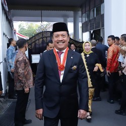 Menteri KKP Sakti Wahyu Trenggono Dianugerahi Bintang Mahaputera Utama