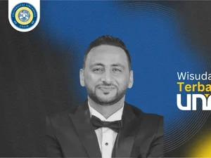 Meski Khawatir Keluarga di Gaza, Mutasem Lulus dari Unair dengan IPK 4
