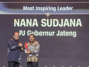 Pj Gubernur Jateng Dinobatkan Most Inspiring Leader di CNN Indonesia Award