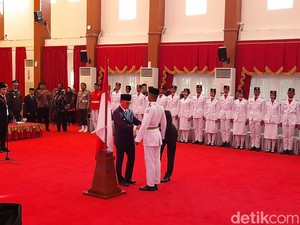 Pj Gubernur Sulsel Zudan Kukuhkan 73 Anggota Paskibra untuk HUT ke-79 RI