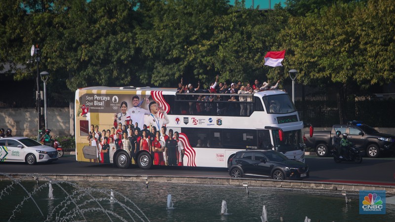 Sejumlah atlet asal Indonesia peserta Olimpiade Paris 2024 mengikuti pawai jawara di kawasan Bundaran HI, Jakarta, Kamis (15/8/2025). (CNBC Indonesia/Faisal Rahman) Sejumlah atlet asal Indonesia peserta Olimpiade Paris 2024 mengikuti pawai jawara di kawasan Bundaran HI, Jakarta, Kamis (15/8/2025). (CNBC Indonesia/Faisal Rahman)