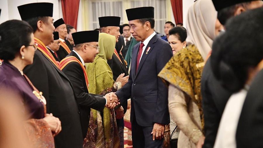 Sufmi Dasco Ahmad dalam acara upacara penganugerahan tanda kehormatan Republik Indonesia, Istana Negara, (14/8/2024). (Tangkapan layar Instagram @sufmi_dasco)