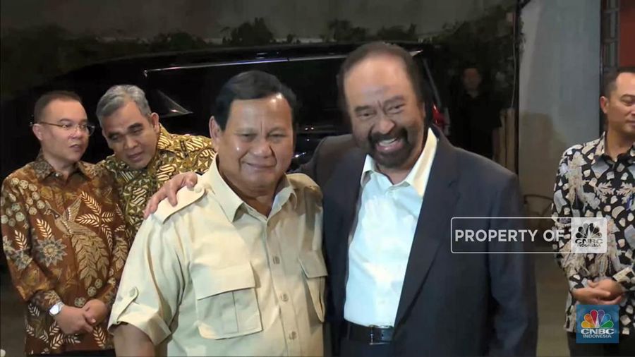 Ketua Umum Partai NasDem, Surya Paloh mengunjungi kediaman presiden terpilih sekaligus Ketua Umum Partai Gerindra, Prabowo Subianto di Jalan Kertanegara IV, Jakarta Selatan pada Kamis (15/8) sore.