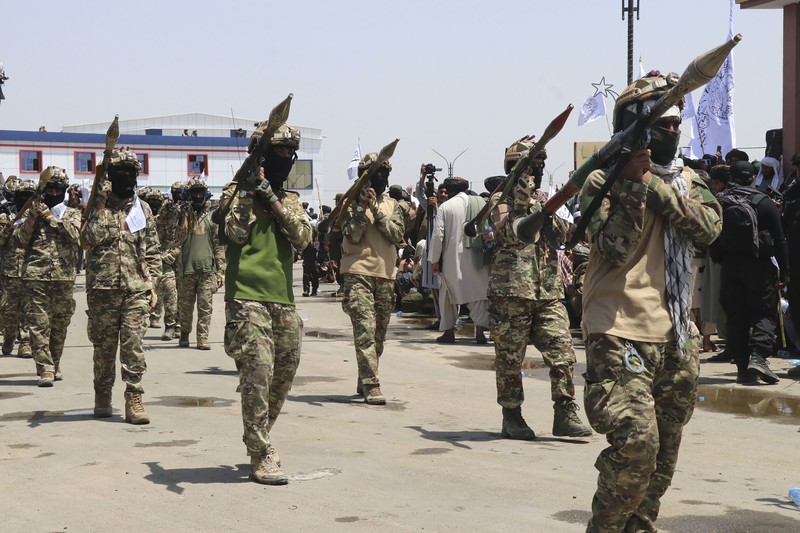 Taliban Afghanistan merayakan tiga tahun berkuasa pada Rabu (14/8/2024) dengan parade militer. (AP/Siddiqullah Alizai) Taliban Afghanistan merayakan tiga tahun berkuasa pada Rabu (14/8/2024) dengan parade militer. (AP/Siddiqullah Alizai)