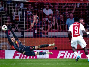 34 Penalti Saat Ajax Vs Panathinaikos: Rekor UEFA, tapi Bukan di Dunia