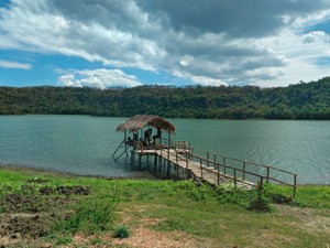 Danau Asmara di Flores Timur: Kisah Cinta Tragis dan Mitos Buaya Sakral