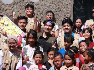 Jerhemy Owen Inisiasi Kegiatan Interaktif Bersama Anak-anak di Bantar Gebang
