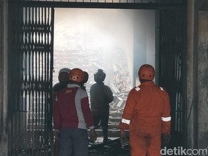 Kebakaran Pasar Kutoarjo Padam Usai 6 Jam Disemprot Damkar