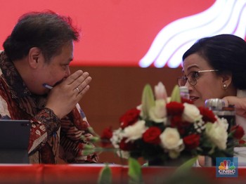 Momen Lucu Airlangga Minta Wartawan Duduk Saja, Nanti Kursinya Hilang