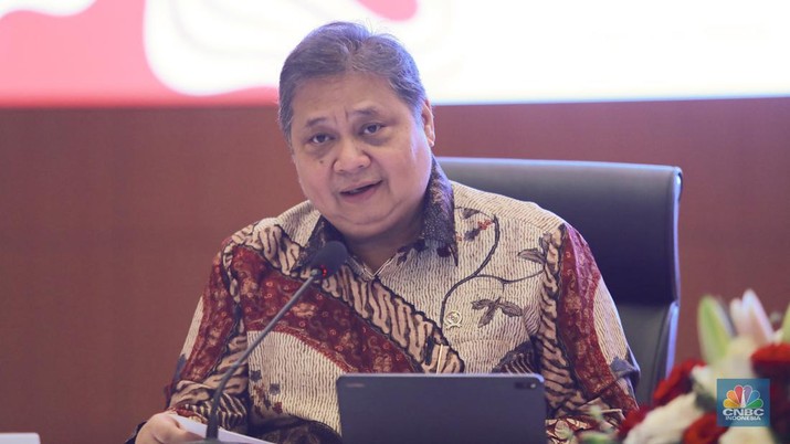 Menko Perekonomian Airlangga Hartarto dalam Konferensi Pers Nota Keuangan dan Rancangan Anggaran Pendapatan dan Belanja Negara (RAPBN) 2025 di Kantor Kementerian Keuangan, Jakarta, Jumat (16/8/2024). (CNBC Indonesia/Muhammad Sabki)