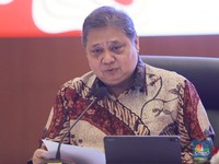 Airlangga Tegaskan Aturan Restrukturisasi KUR Diubah Khusus Akad 2023
