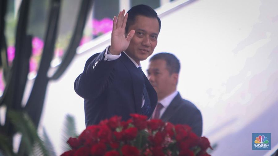 Menteri ATR/BPN Agus Harimurti Yudhoyono (AHY) tiba di gedung DPR/MPR RI, Jakarta, Jumat (16/8/2024). (վ/Faisal Rahman)