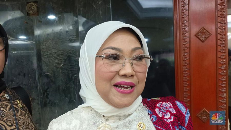 Menteri Ketenagakerjaan (Menaker) Ida Fauziyah usai menghadiri  Sidang Tahunan  MPR RI Tahun 2024 dan Sidang Bersama DPR RI dan DPD RI Tahun 2024, Jumat (16/8/2024).