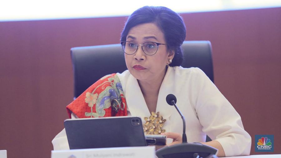 Menteri Keuangan (Menkeu), Sri Mulyani Indrawati dalam Konferensi Pers Nota Keuangan dan Rancangan Anggaran Pendapatan dan Belanja Negara (RAPBN) 2025 di Kantor Kementerian Keuangan, Jakarta, Jumat (16/8/2024). (CNBC Indonesia/Muhammad Sabki)