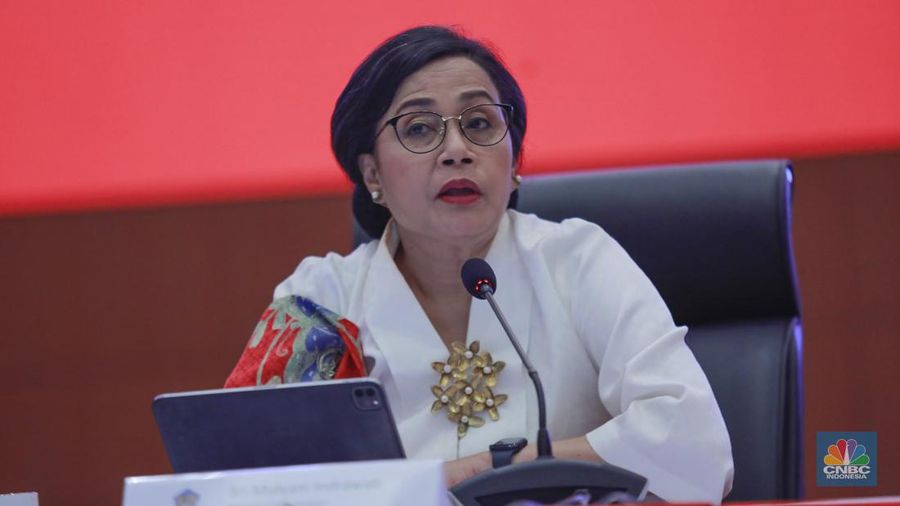 Menteri Keuangan (Menkeu), Sri Mulyani Indrawati dalam Konferensi Pers Nota Keuangan dan Rancangan Anggaran Pendapatan dan Belanja Negara (RAPBN) 2025 di Kantor Kementerian Keuangan, Jakarta, Jumat (16/8/2024). (CNBC Indonesia/Muhammad Sabki)