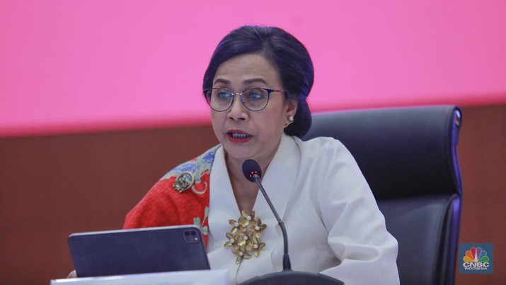 Menteri Keuangan (Menkeu), Sri Mulyani Indrawati dalam Konferensi Pers Nota Keuangan dan Rancangan Anggaran Pendapatan dan Belanja Negara (RAPBN) 2025 di Kantor Kementerian Keuangan, Jakarta, Jumat (16/8/2024). (CNBC Indonesia/Muhammad Sabki)