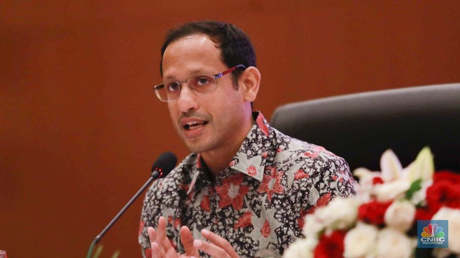 Menteri Pendidikan, Kebudayaan, Riset, dan Teknologi, Nadiem Makarim dalam Konferensi Pers Nota Keuangan dan Rancangan Anggaran Pendapatan dan Belanja Negara (RAPBN) 2025 di Kantor Kementerian Keuangan, Jakarta, Jumat (16/8/2024). (CNBC Indonesia/Muhammad Sabki)