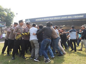 Pengamanan-Skenario Kericuhan Warnai Sispamkota di Polres Mojokerto