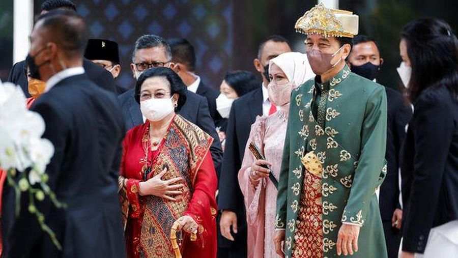 Presiden Joko Widodo mengenakan baju adat Sasak Nusa Tenggara Barat (NTB) saat pidato kenegaraan Sidang Bersama DPD-DPR di di Gedung Nusantara, Kompleks Parlemen, Senayan, Jakarta, Jumat (16/8/2019). (Reuters/Willy Kurniawan)