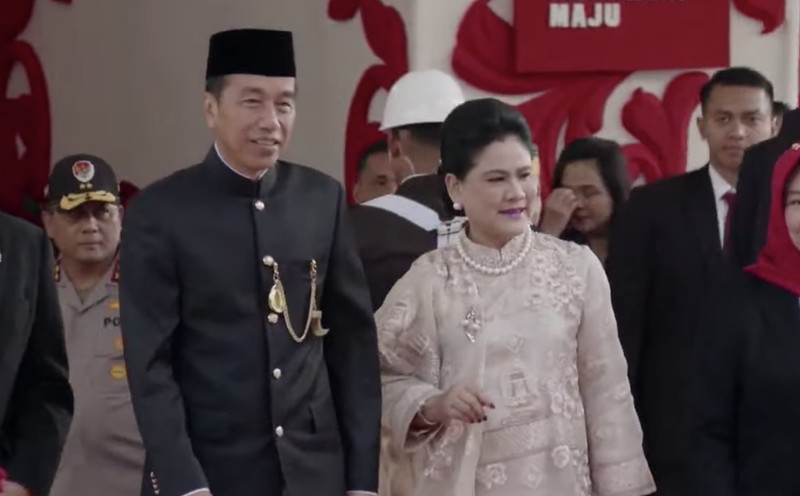 Presiden Joko Widodo mengenakan baju adat Sasak Nusa Tenggara Barat (NTB) saat pidato kenegaraan Sidang Bersama DPD-DPR di di Gedung Nusantara, Kompleks Parlemen, Senayan, Jakarta, Jumat (16/8/2019). (Reuters/Willy Kurniawan)