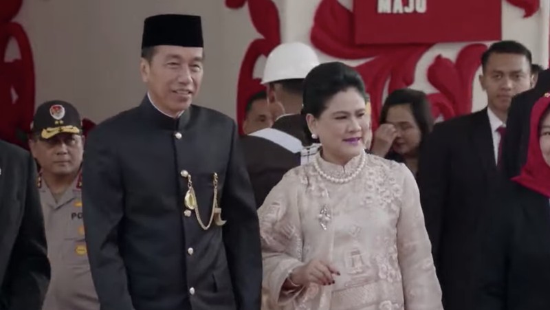 Presiden Joko Widodo mengenakan baju adat Sasak Nusa Tenggara Barat (NTB) saat pidato kenegaraan Sidang Bersama DPD-DPR di di Gedung Nusantara, Kompleks Parlemen, Senayan, Jakarta, Jumat (16/8/2019). (Reuters/Willy Kurniawan)